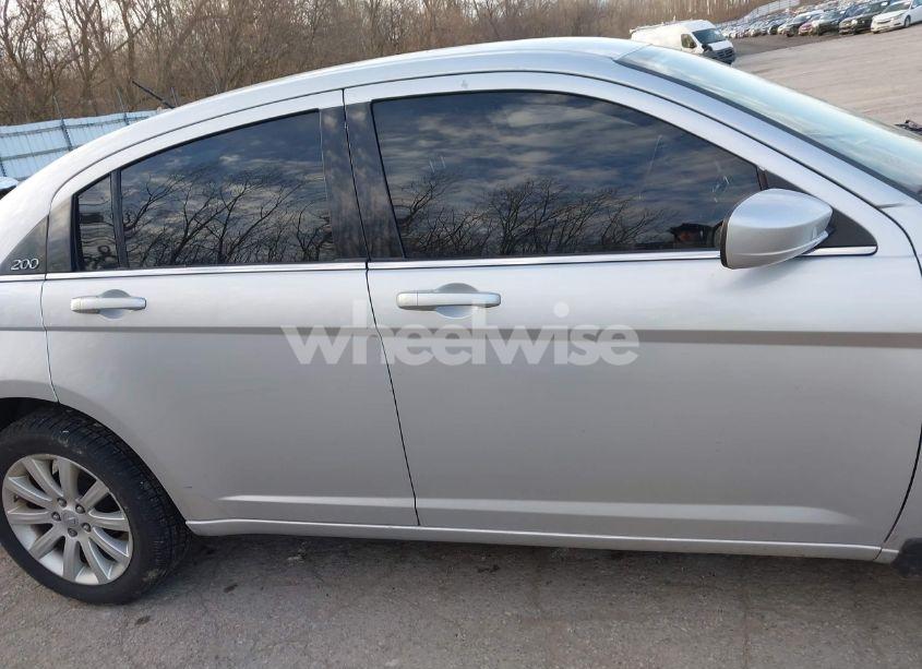 Photo 13 of 2012 Chrysler 200 TOURING (VIN 1C3CCBBB8CN210825)