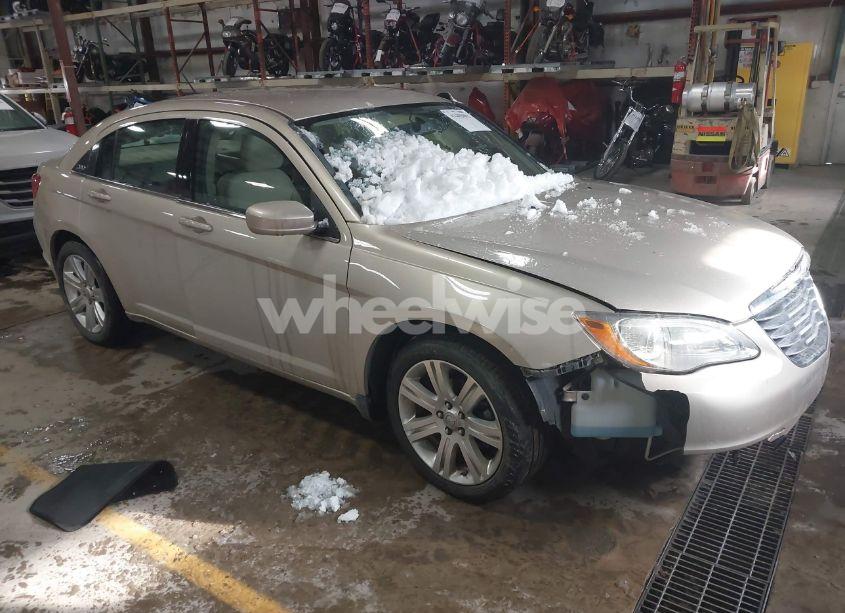 2013 Chrysler 200 TOURING (VIN 1C3CCBBB8DN586782) main photo