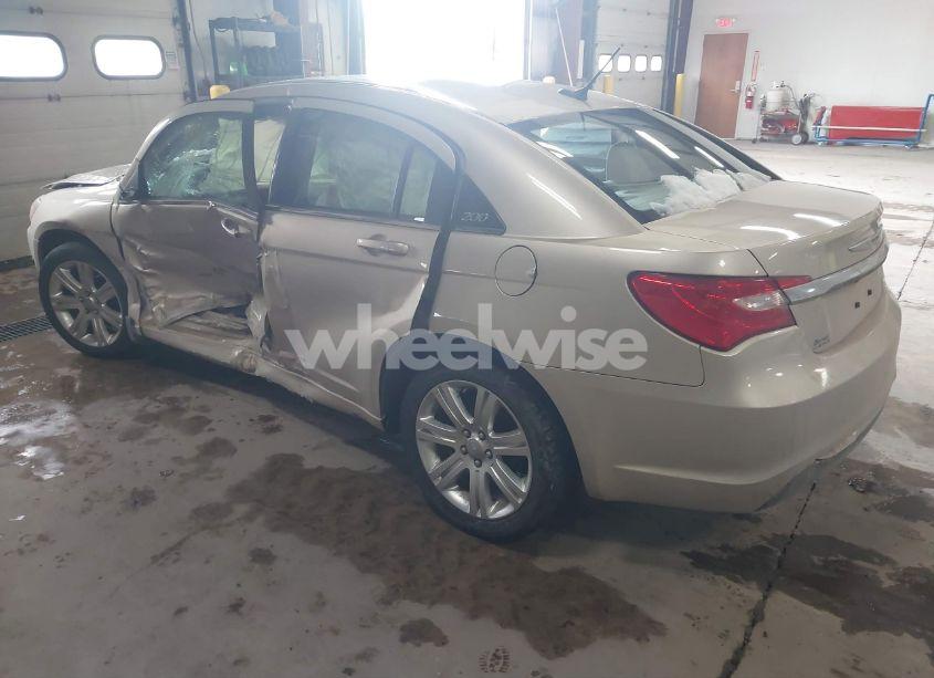 Photo 3 of 2013 Chrysler 200 TOURING (VIN 1C3CCBBB8DN586782)