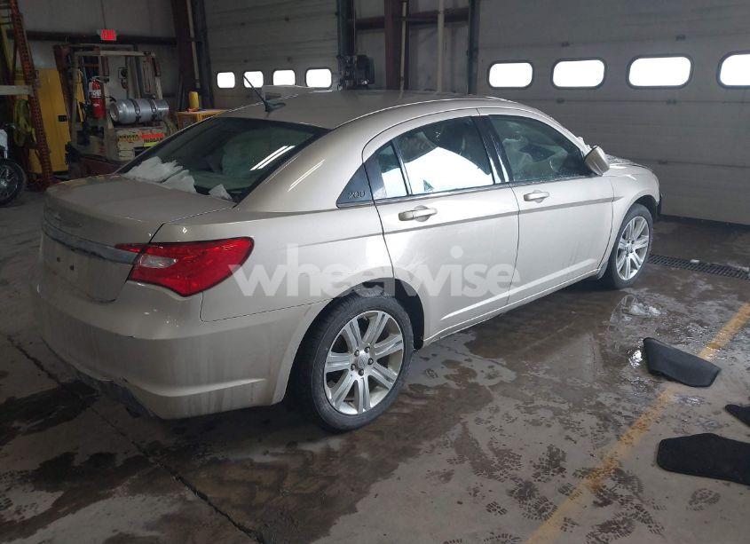 Photo 4 of 2013 Chrysler 200 TOURING (VIN 1C3CCBBB8DN586782)