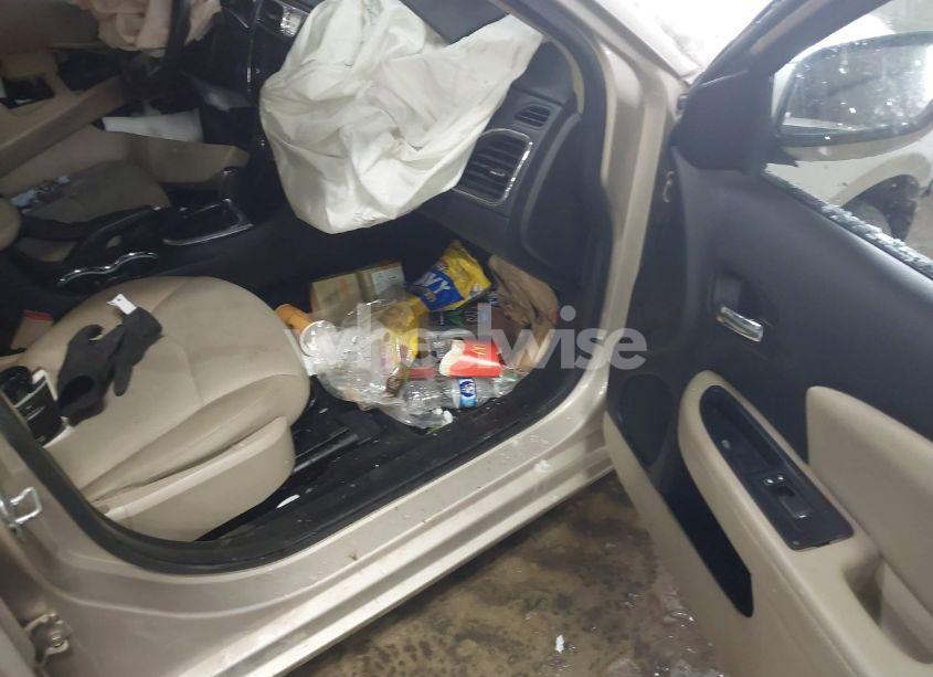 Photo 5 of 2013 Chrysler 200 TOURING (VIN 1C3CCBBB8DN586782)