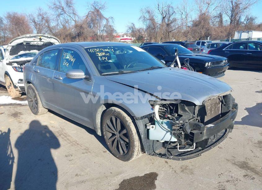 2013 Chrysler 200 TOURING (VIN 1C3CCBBB8DN636600) main photo