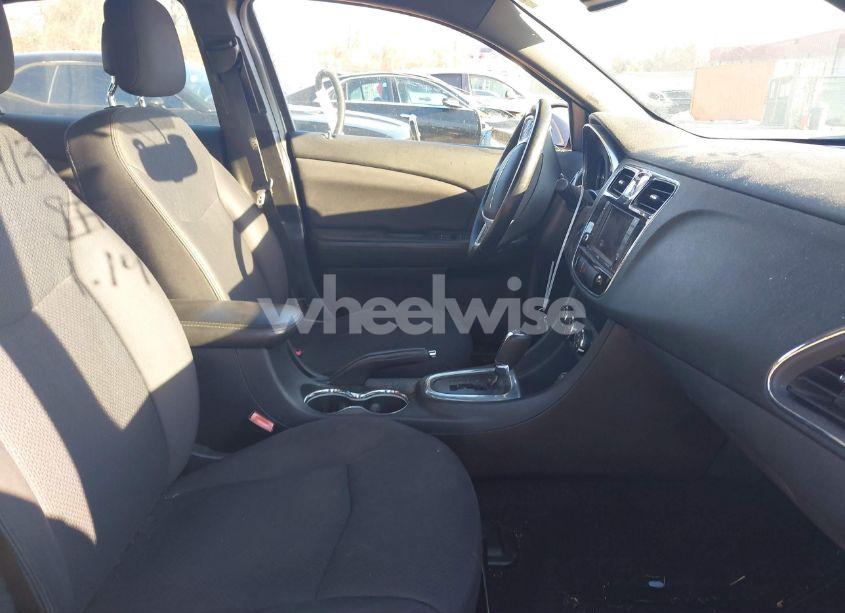 Photo 5 of 2013 Chrysler 200 TOURING (VIN 1C3CCBBB8DN636600)