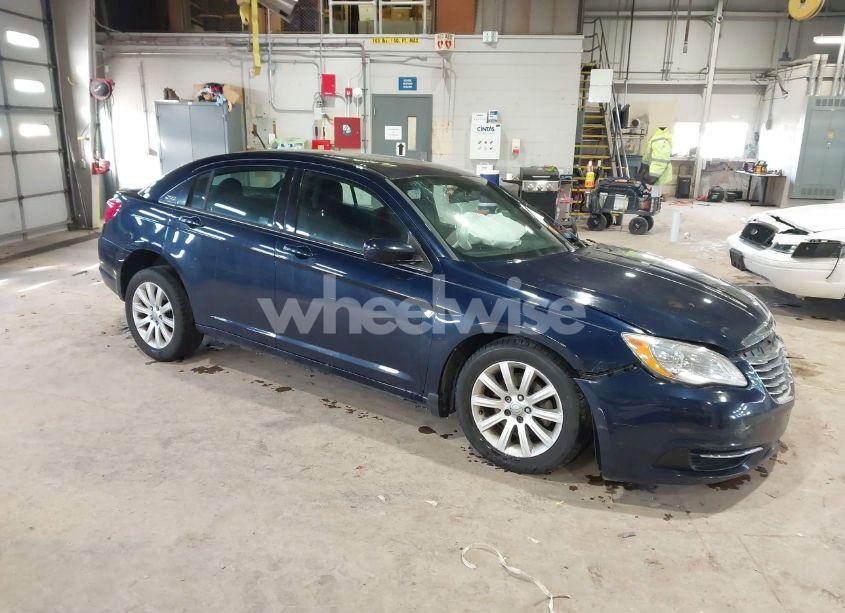 2013 Chrysler 200 TOURING (VIN 1C3CCBBB8DN699499) main photo