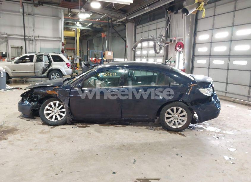 Photo 14 of 2013 Chrysler 200 TOURING (VIN 1C3CCBBB8DN699499)