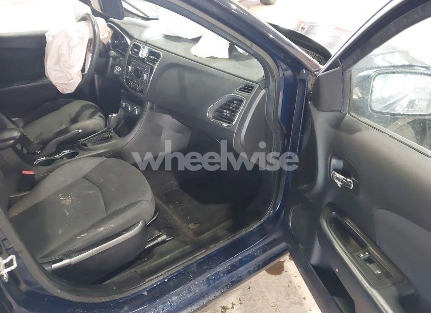 Photo 5 of 2013 Chrysler 200 TOURING (VIN 1C3CCBBB8DN699499)