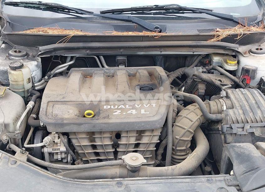 Photo 10 of 2013 Chrysler 200 TOURING (VIN 1C3CCBBB8DN701929)