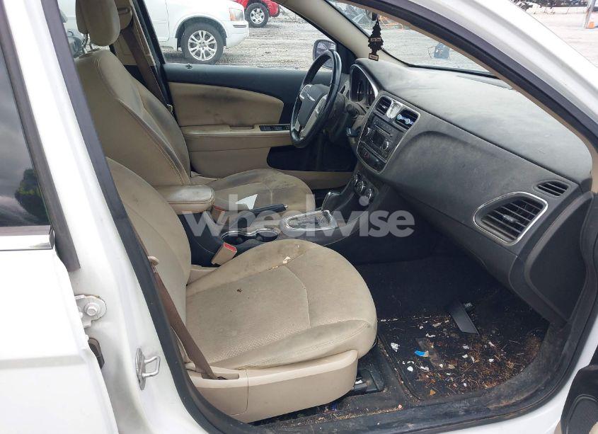 Photo 5 of 2013 Chrysler 200 TOURING (VIN 1C3CCBBB8DN701929)