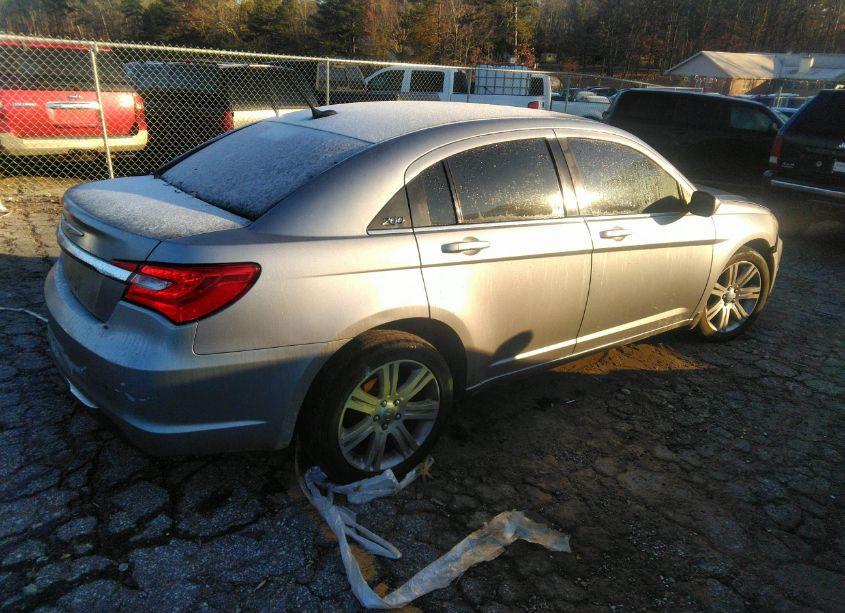 Photo 4 of 2013 Chrysler 200 TOURING (VIN 1C3CCBBB8DN764903)