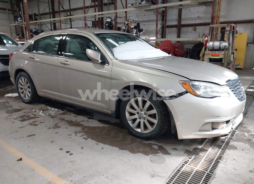 2014 Chrysler 200 TOURING (VIN 1C3CCBBB8EN107990) main photo