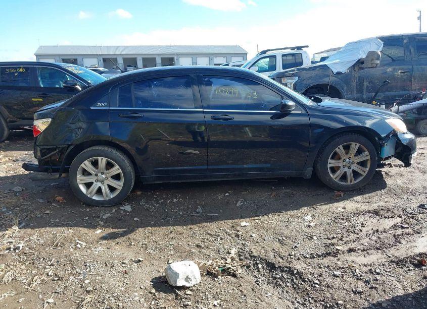 Photo 14 of 2014 Chrysler 200 TOURING (VIN 1C3CCBBB8EN119007)