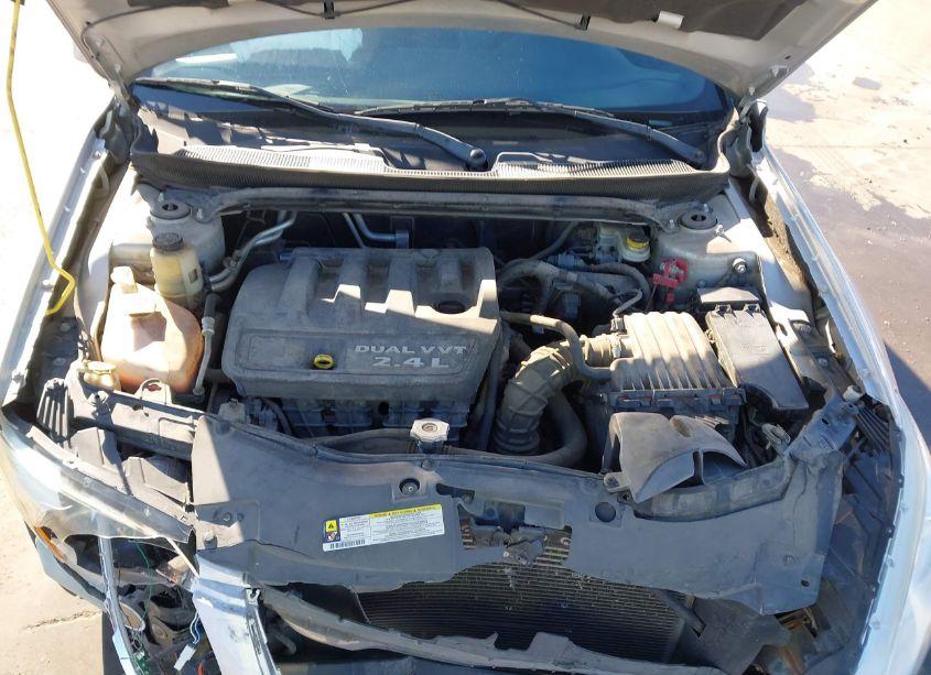 Photo 10 of 2012 Chrysler 200 TOURING (VIN 1C3CCBBB9CN164101)