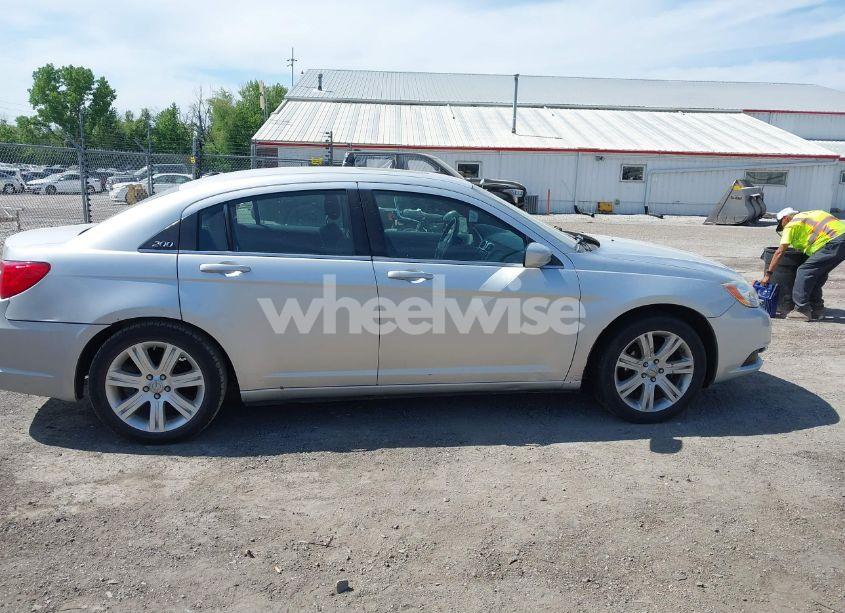 Photo 13 of 2012 Chrysler 200 TOURING (VIN 1C3CCBBB9CN176992)