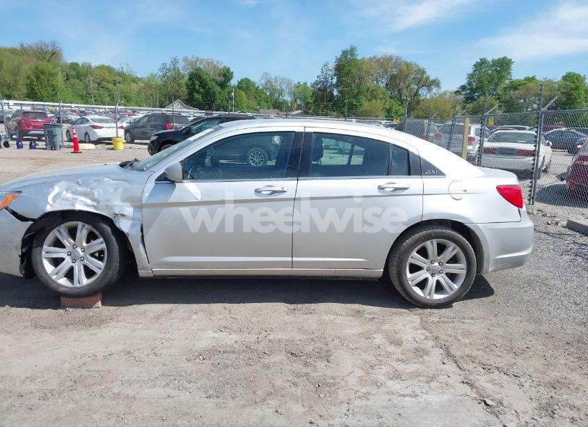 Photo 14 of 2012 Chrysler 200 TOURING (VIN 1C3CCBBB9CN176992)