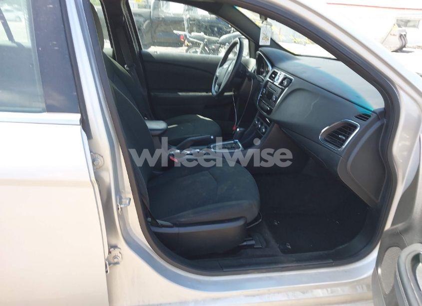 Photo 5 of 2012 Chrysler 200 TOURING (VIN 1C3CCBBB9CN176992)