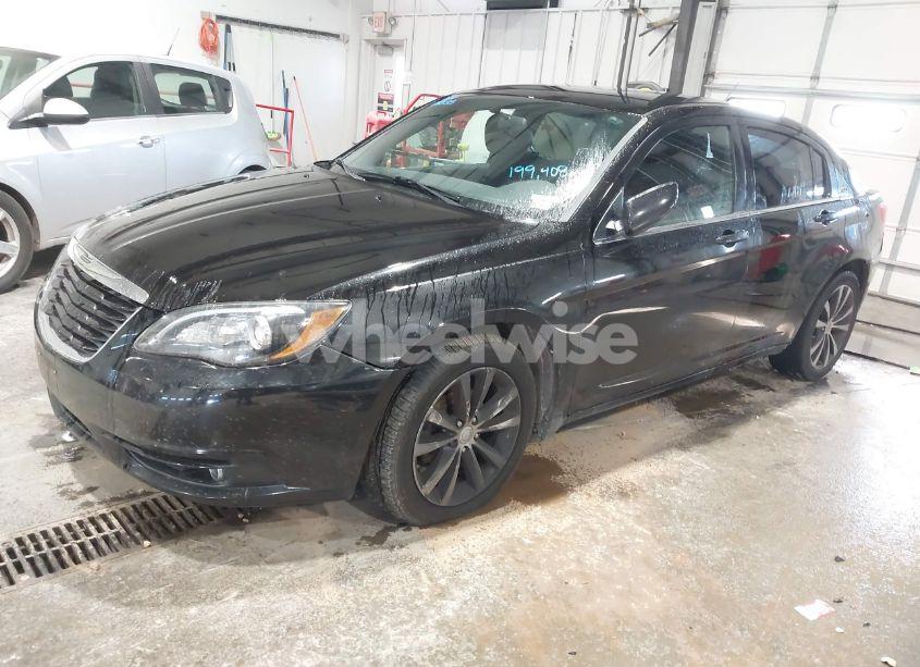 Photo 2 of 2013 Chrysler 200 TOURING (VIN 1C3CCBBB9DN584409)