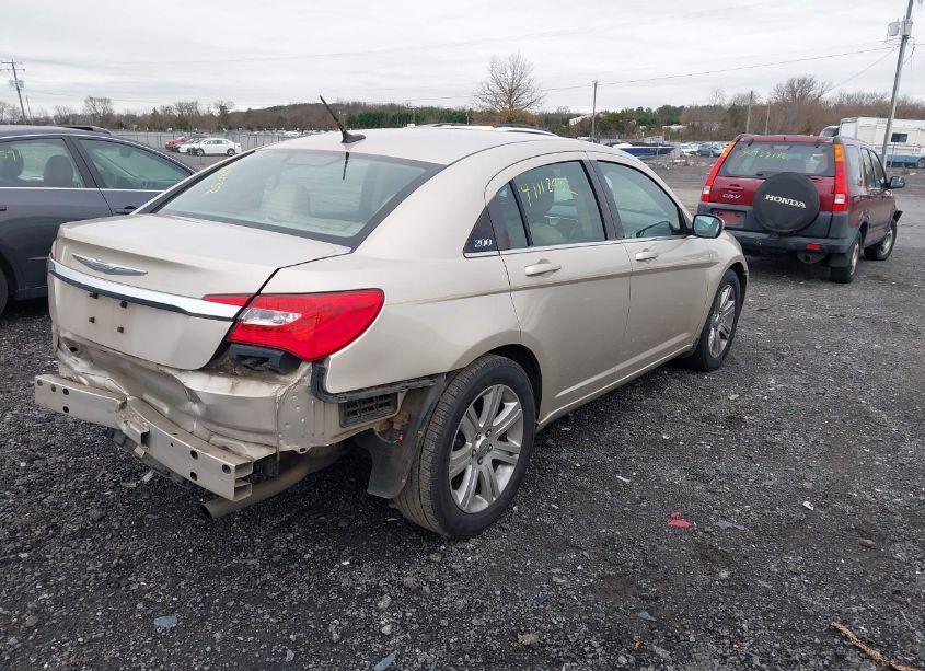 Photo 4 of 2013 Chrysler 200 TOURING (VIN 1C3CCBBB9DN593434)