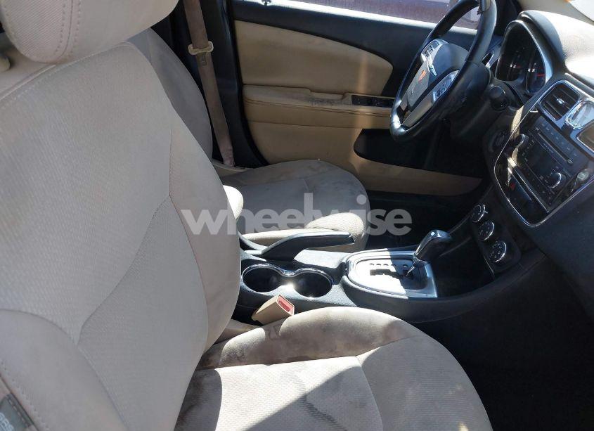 Photo 5 of 2013 Chrysler 200 TOURING (VIN 1C3CCBBB9DN598617)