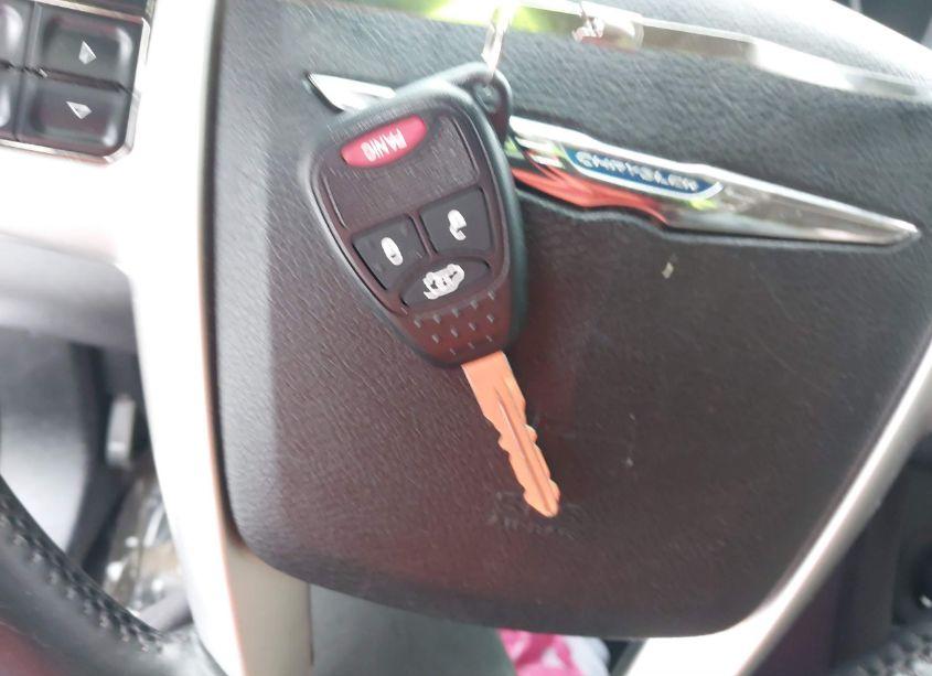 Photo 11 of 2013 Chrysler 200 TOURING (VIN 1C3CCBBB9DN679407)