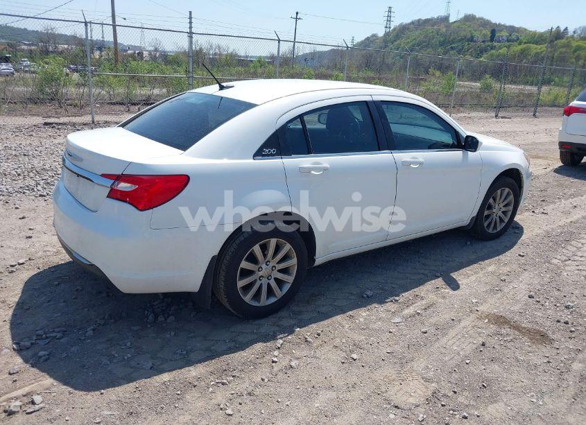 Photo 4 of 2014 Chrysler 200 TOURING (VIN 1C3CCBBB9EN183489)