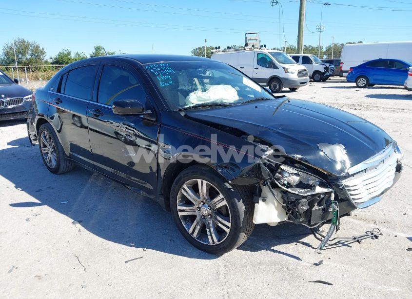 2012 Chrysler 200 TOURING (VIN 1C3CCBBBXCN131222) main photo