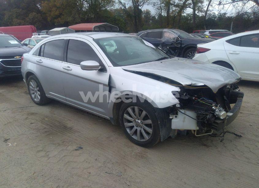 2012 Chrysler 200 TOURING (VIN 1C3CCBBBXCN135819) main photo