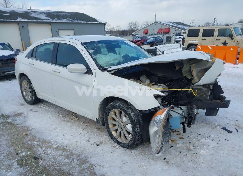 2013 Chrysler 200 TOURING (VIN 1C3CCBBBXDN580367) main photo