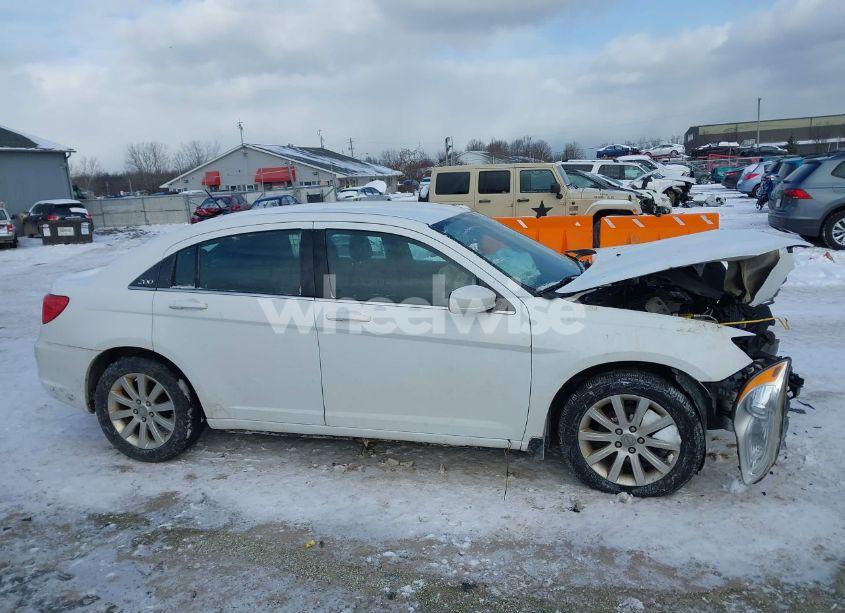 Photo 14 of 2013 Chrysler 200 TOURING (VIN 1C3CCBBBXDN580367)