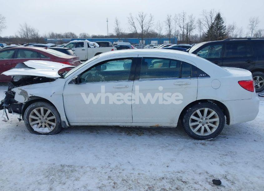 Photo 15 of 2013 Chrysler 200 TOURING (VIN 1C3CCBBBXDN580367)