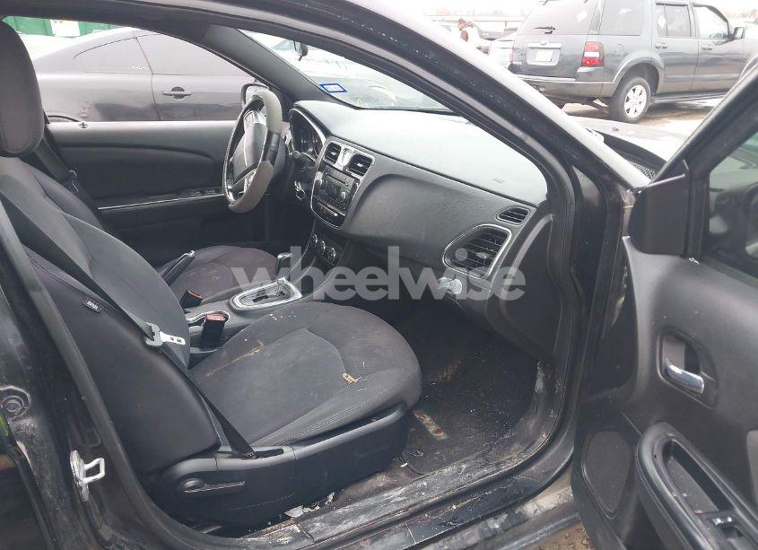 Photo 5 of 2013 Chrysler 200 TOURING (VIN 1C3CCBBBXDN585715)