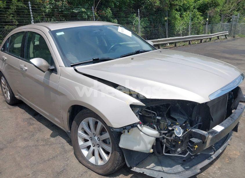 2013 Chrysler 200 TOURING (VIN 1C3CCBBBXDN594916) main photo