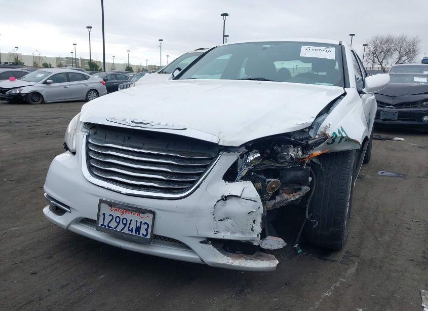 Photo 6 of 2014 Chrysler 200 TOURING (VIN 1C3CCBBBXEN100975)