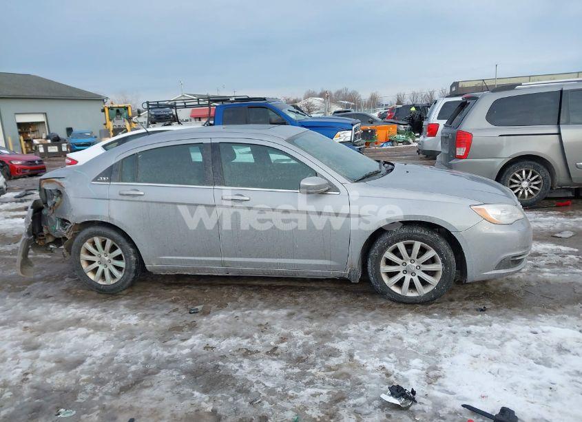 Photo 13 of 2014 Chrysler 200 TOURING (VIN 1C3CCBBBXEN183419)