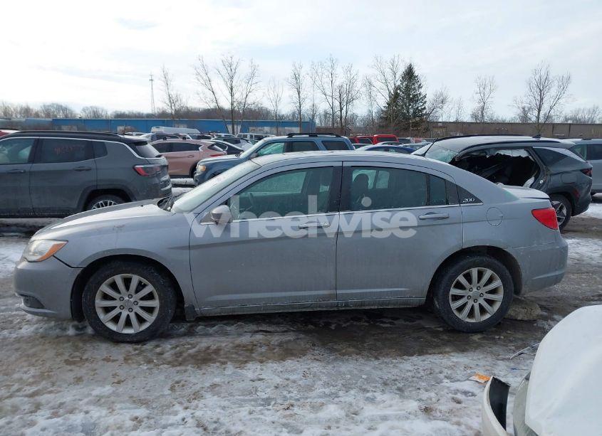 Photo 14 of 2014 Chrysler 200 TOURING (VIN 1C3CCBBBXEN183419)