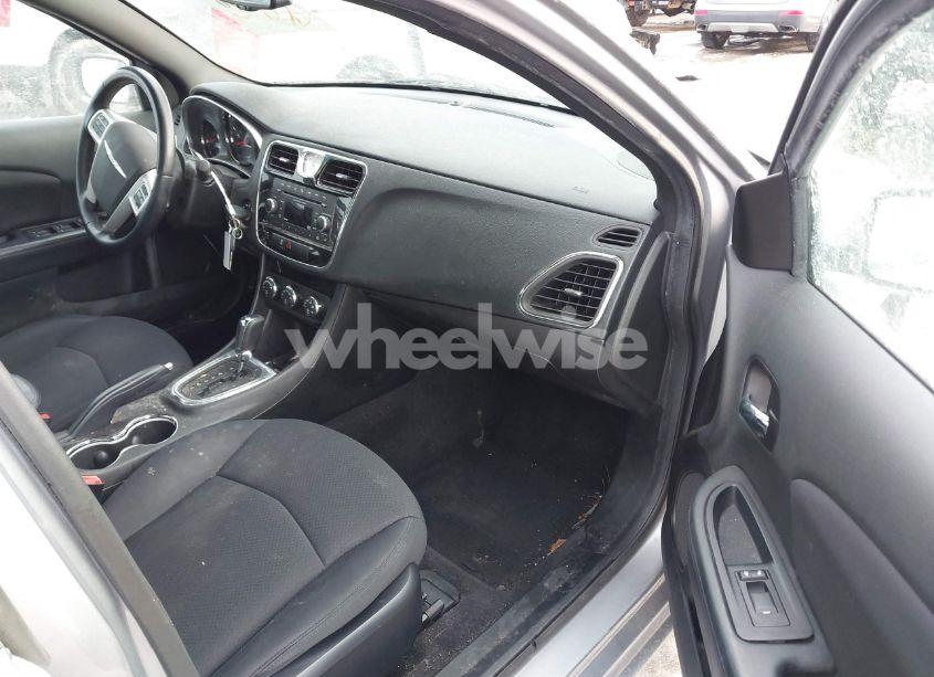 Photo 5 of 2014 Chrysler 200 TOURING (VIN 1C3CCBBBXEN183419)