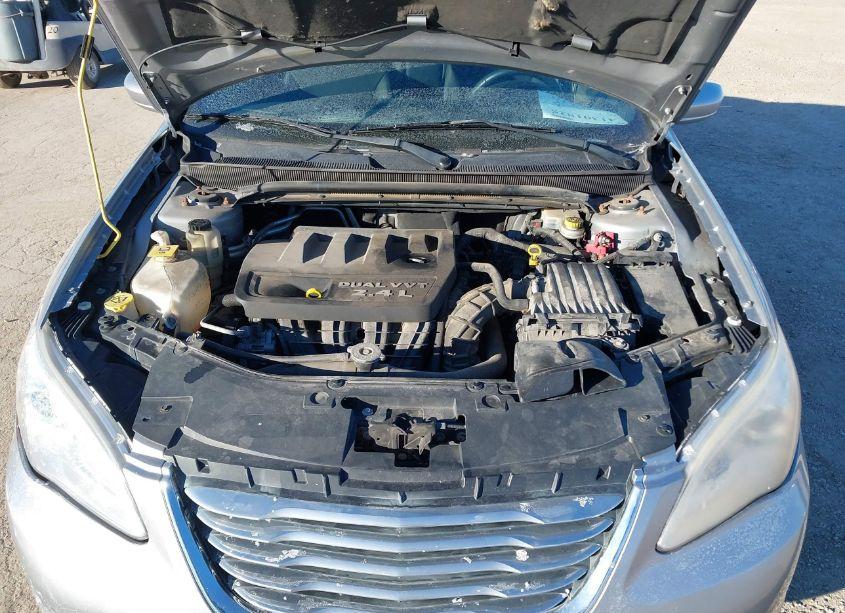 Photo 10 of 2014 Chrysler 200 TOURING (VIN 1C3CCBBBXEN197935)