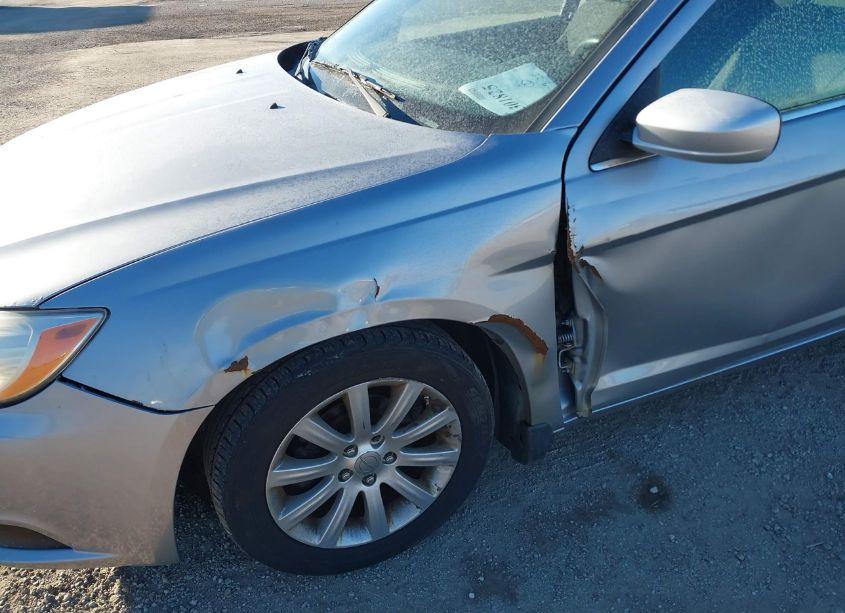 Photo 6 of 2014 Chrysler 200 TOURING (VIN 1C3CCBBBXEN197935)