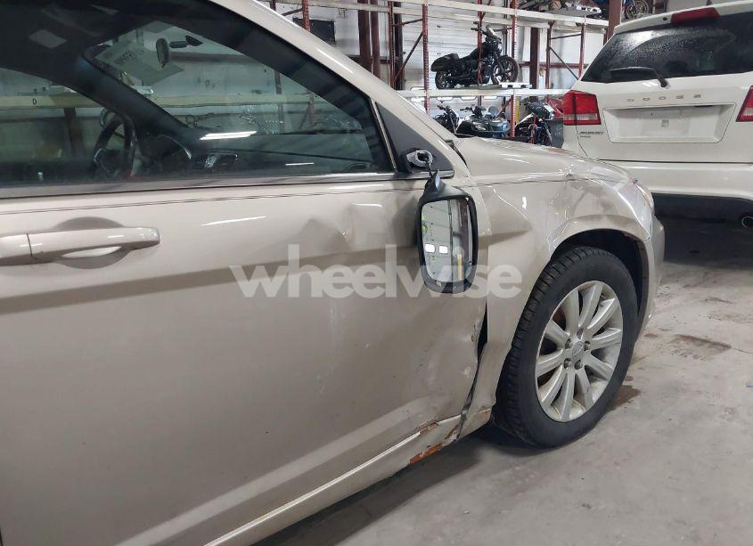 Photo 12 of 2014 Chrysler 200 TOURING (VIN 1C3CCBBBXEN231601)