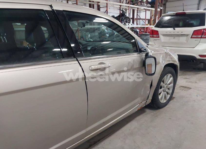 Photo 13 of 2014 Chrysler 200 TOURING (VIN 1C3CCBBBXEN231601)