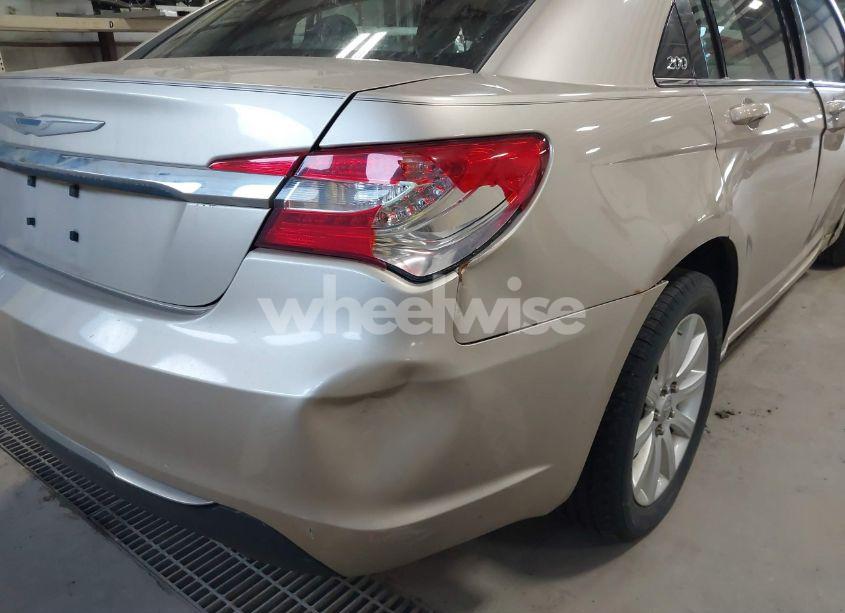 Photo 14 of 2014 Chrysler 200 TOURING (VIN 1C3CCBBBXEN231601)