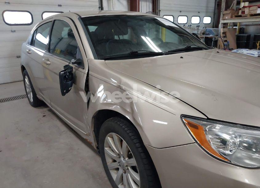 Photo 6 of 2014 Chrysler 200 TOURING (VIN 1C3CCBBBXEN231601)