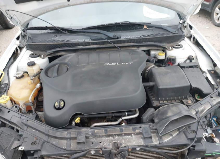 Photo 10 of 2013 Chrysler 200 TOURING (VIN 1C3CCBBG0DN716534)