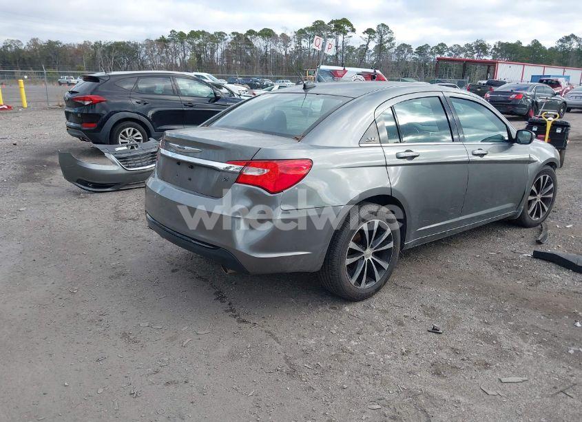 Photo 4 of 2013 Chrysler 200 TOURING (VIN 1C3CCBBG0DN728988)