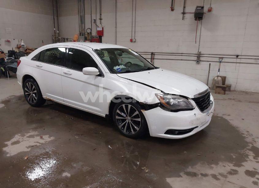 2013 Chrysler 200 TOURING (VIN 1C3CCBBG0DN737285) main photo