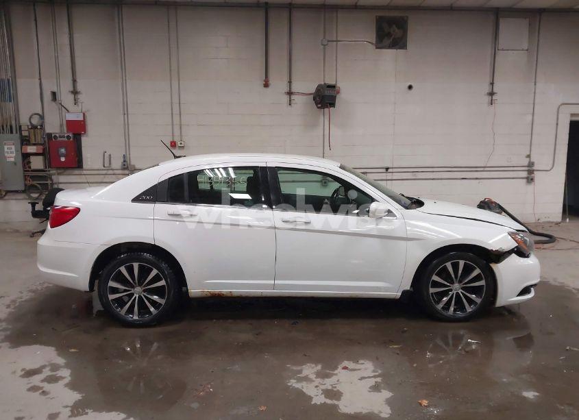 Photo 13 of 2013 Chrysler 200 TOURING (VIN 1C3CCBBG0DN737285)