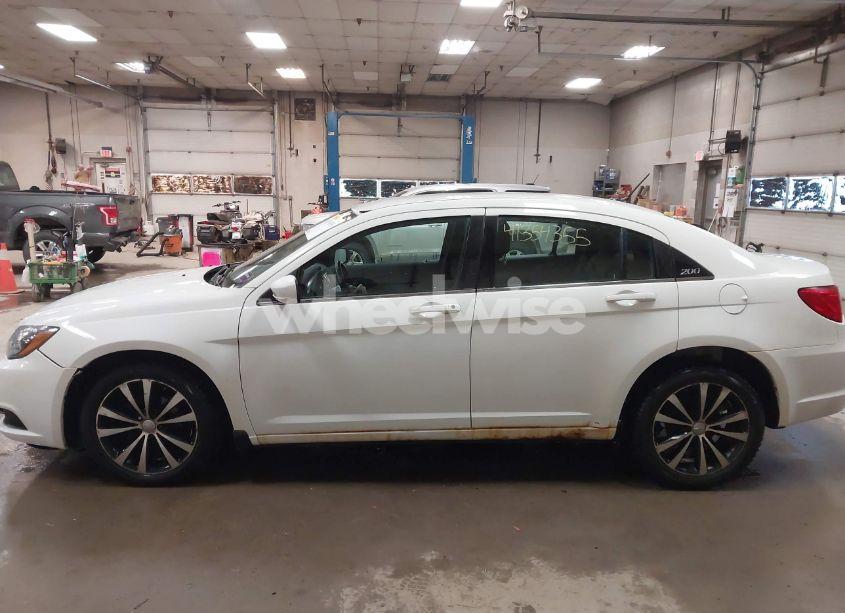 Photo 14 of 2013 Chrysler 200 TOURING (VIN 1C3CCBBG0DN737285)