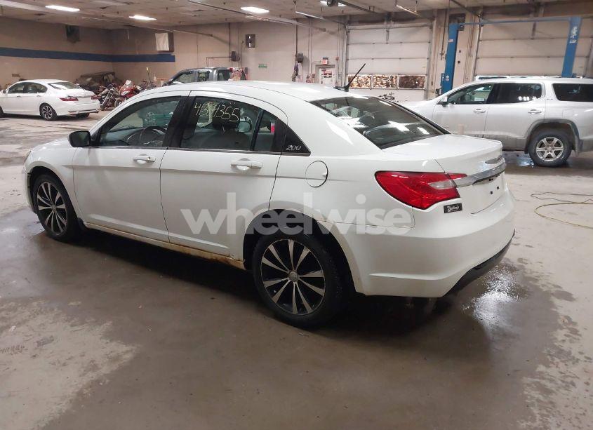 Photo 3 of 2013 Chrysler 200 TOURING (VIN 1C3CCBBG0DN737285)