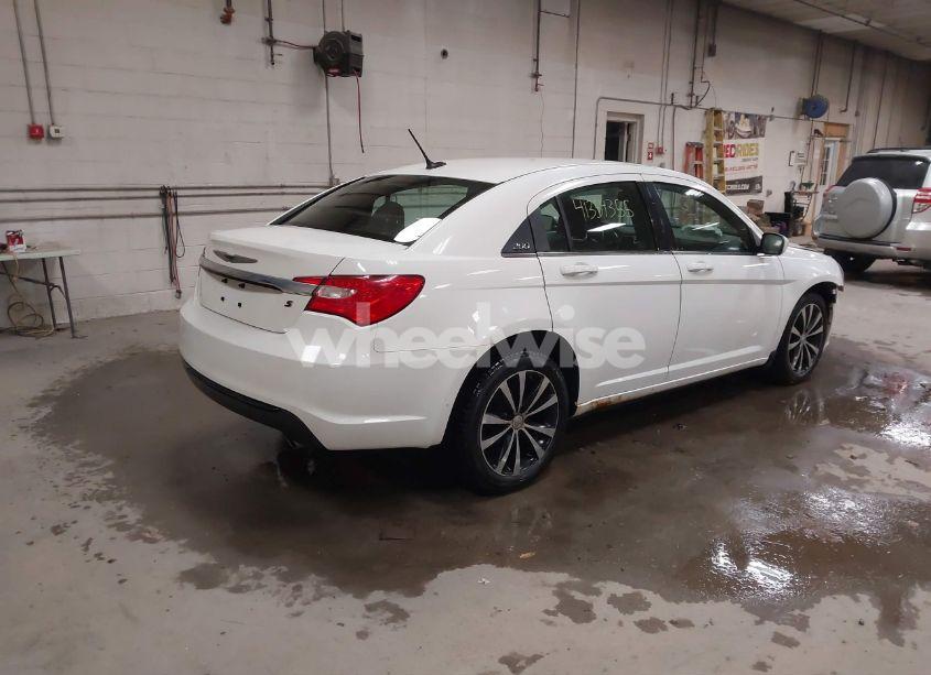 Photo 4 of 2013 Chrysler 200 TOURING (VIN 1C3CCBBG0DN737285)