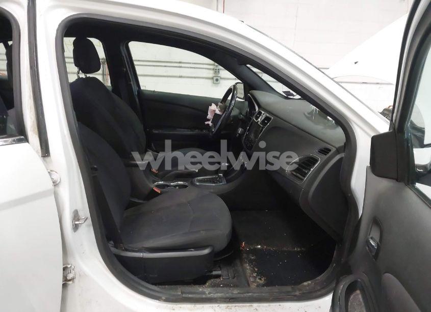 Photo 5 of 2013 Chrysler 200 TOURING (VIN 1C3CCBBG0DN737285)