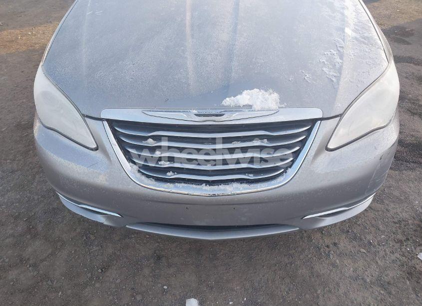 Photo 6 of 2014 Chrysler 200 TOURING (VIN 1C3CCBBG0EN105565)